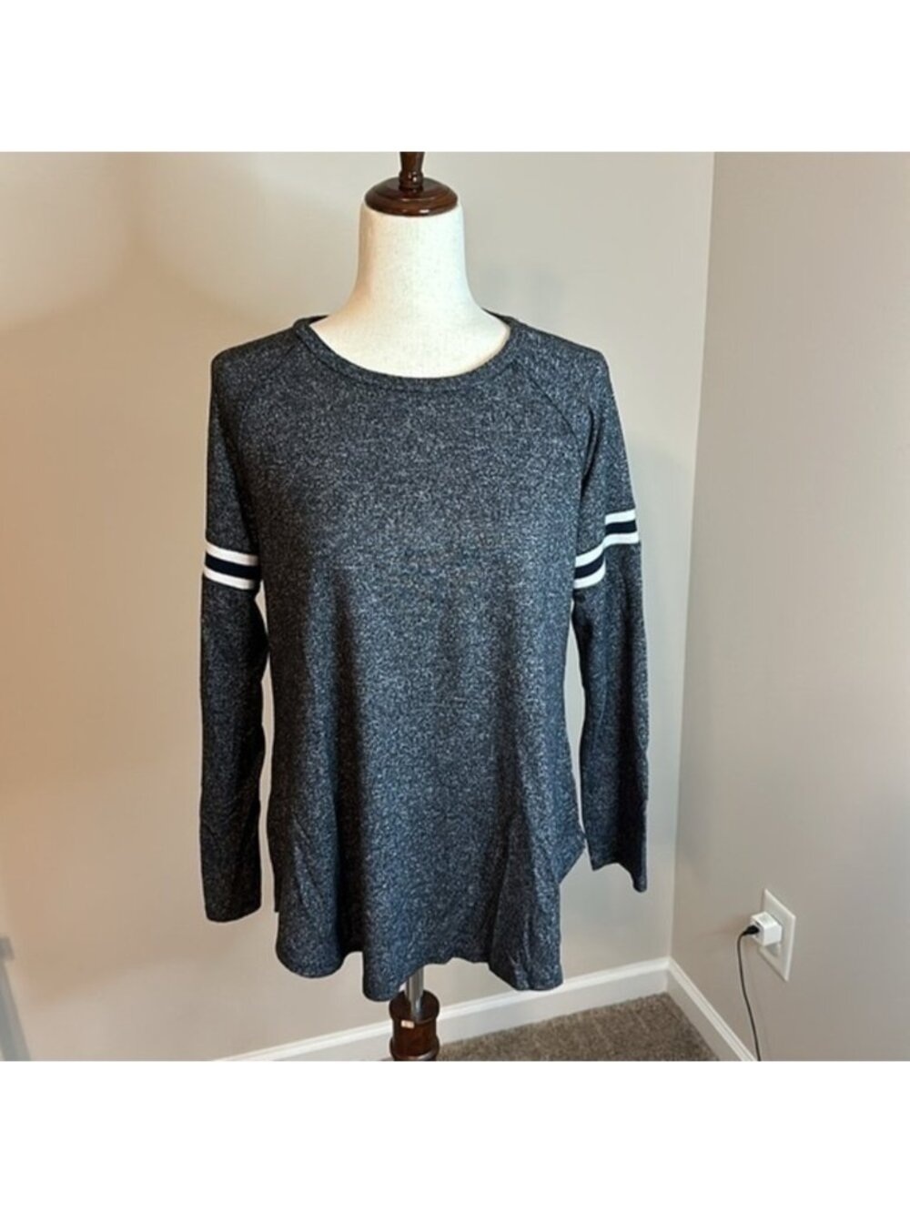 Maurices 24/7 Long Sleeve Tee Size Medium